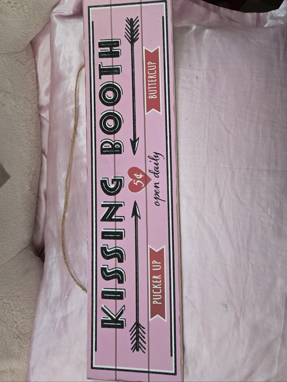 Kissing Booth Wall Sign - Pink